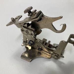 Vintage Singer Sewing Machines #160629 Slant Shank Ruffler Foot