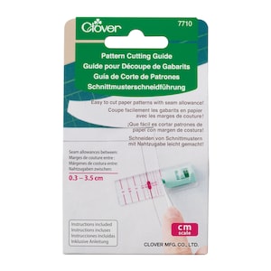 Puede incluir: Embalaje verde y blanco para una guía de corte de patrones Clover. La guía incluye una regla con una tolerancia de costura de 0,3 a 3,5 cm. El embalaje incluye el texto "Guía de corte de patrones" y "¡Fácil de cortar patrones de papel con margen de costura!"