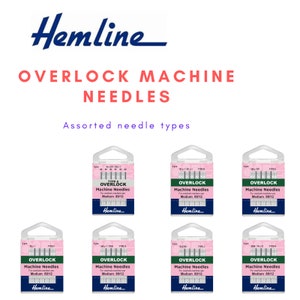 Könnte beinhalten: Acht Packungen mit verschiedenen Hemline Overlock-Nähmaschinennadeln. Jede Packung enthält vier Nadeln, die mit "Type A Overlock Machine Needles" und "Medium 80/12" gekennzeichnet sind.