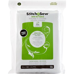 Może przedstawiać: Biała rolka 1 jarda flizeliny do szycia Stitch 'n Sew. Opakowanie jest zielone i białe i zawiera tekst "Sew-in Fleece", "Polaire à Coudre", "Vellón Cosible", "High Loft", "Non Woven", "Machine Washable 100% Polyester", "Made in USA", oraz "45 in x 1 Yard 1.1m x 91cm".