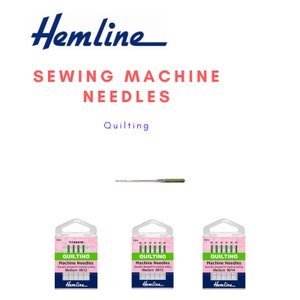 Könnte beinhalten: Drei Packungen Hemline Nähmaschinennadeln zum Quilten. Jede Packung enthält 4 Nadeln und ist mit "Quilting Machine Needles" und der Nadelgröße beschriftet. Die Größen sind 30/12, 80/12 und 90/14.