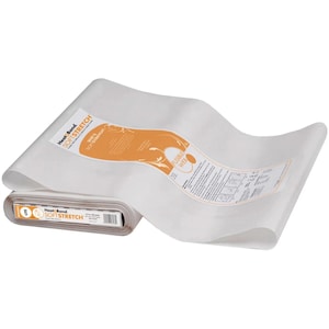 Puede incluir: Un rollo de entretela termoadhesiva HeatnBond Soft Stretch Lite con una lámina adhesiva blanca. El empaque presenta una marca naranja y blanca con texto que incluye HeatnBond Soft Stretch, Fusible Web e instrucciones en el papel.