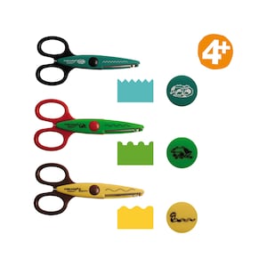 Può includere: Tre paia di forbici Fiskars Kids colorate con lame di forme diverse. Le forbici sono progettate per bambini dai 4 anni in su. Ogni paio di forbici ha un manico di colore diverso: verde, rosso e marrone. Le lame sono progettate per tagliare forme diverse, tra cui ondulate, a zig-zag e smerlate.