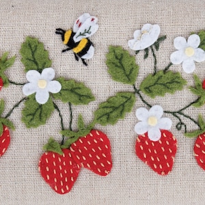 HobbyGift Sewing Box S Wicker Basket with Appliqué Design Natural Strawberries image 4