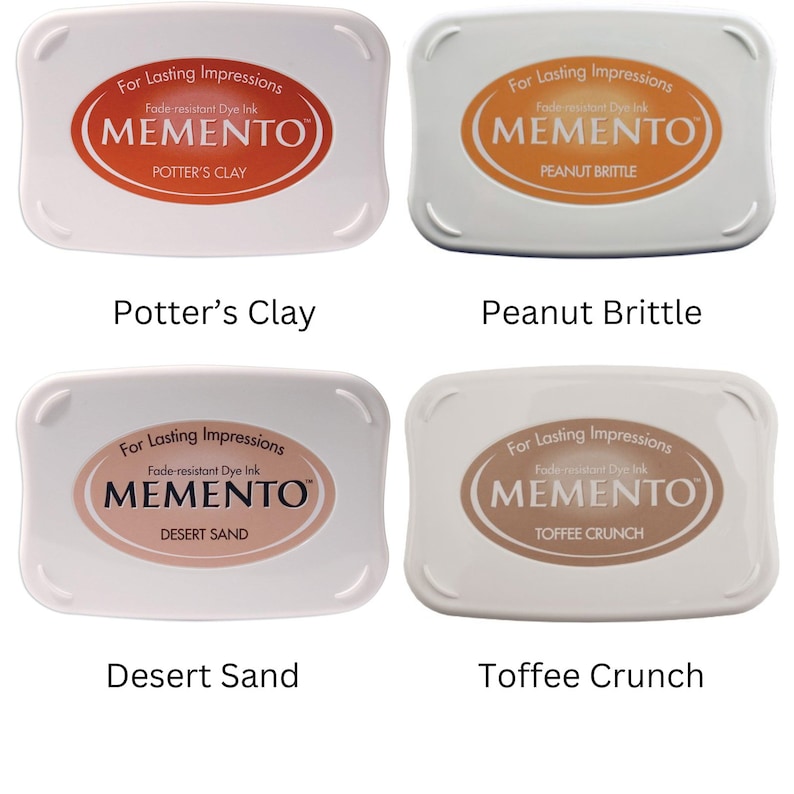 Pode incluir: Quatro almofadas de tinta para carimbar, cada uma com uma cor e um nome diferentes. As cores s&atilde;o: Potter's Clay (laranja), Peanut Brittle (castanho), Desert Sand (castanho claro) e Toffee Crunch (castanho escuro).