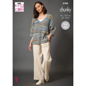 Peut inclure: Une femme porte un pull en tricot épais à rayures horizontales bleues, marron et vertes. Le pull est associé à un pantalon large crème. L'image comprend le texte "chunky" et des mesures de 81 - 107 cm, 32 - 42 in.