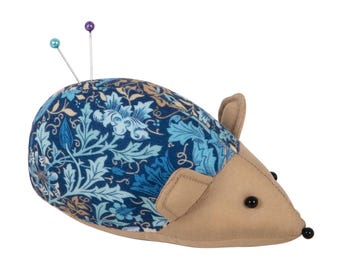 HobbyGift ピンクッション ハリネズミ：ウッドブロックフローラル - クラフト、裁縫、キルティング、編み物、刺繍、細かい作業