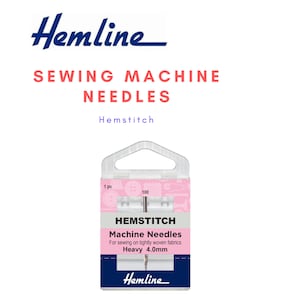Könnte beinhalten: Eine rosa-weiße Packung mit 100 Hemline Hemstitch Nähmaschinennadeln der Größe 4,0 mm zum Nähen auf dicht gewebten Stoffen.