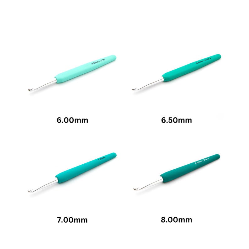 以下が含まれることがあります： 異なるサイズ（6.00mm、6.50mm、7.00mm、8.00mm）のターコイズ色の4本の編み針