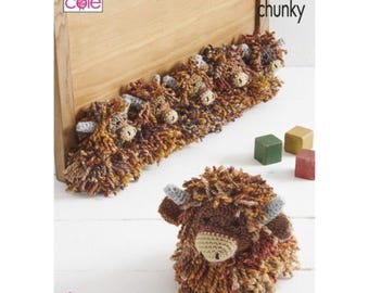 King Cole-patroon Highland Cow-deurstopper en tochtdeur gehaakt in Big Value Super Chunky en Explorer Super Chunky 9100