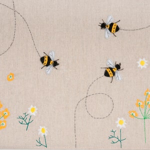HobbyGift Grand panier/boîte à coudre en osier Motif abeille en lin appliqué image 2