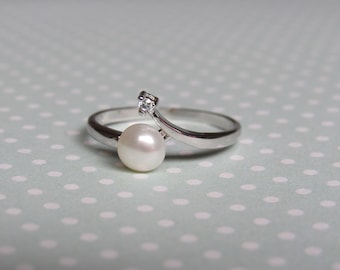 Dainty Pearl Ring,White Pearl,Real Pearl,Freshwater Pearl Ring, AA+,Engagement Ring,Sterling Silver,Cubic Zirconia