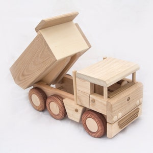 Wooden truck tipper