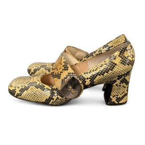 Vintage 60s faux snakeskin Mary Jane heels with buckle keyhole metal detail block heel pumps 6.5 1960s mod boho rocker shoes