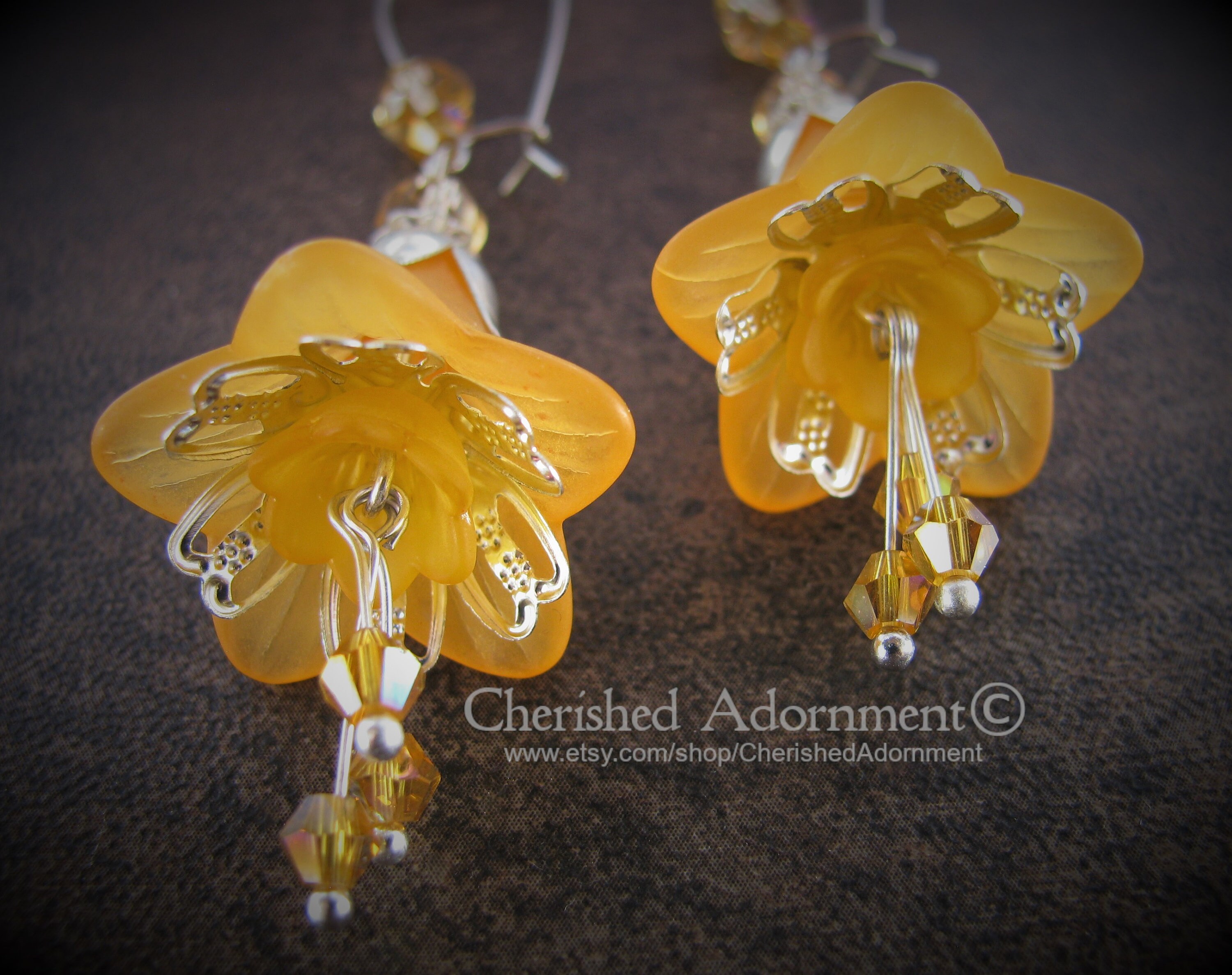 ◆VINTAGE HOLLYWOOD◆ Bellflower Earrings VH2336EA013B Vintage Lily of the Valley Floral Drop Leverback Earrings