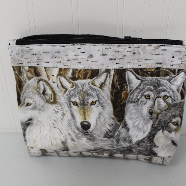 Going wild with wolves and bears, these zipper pouches in different sizes made of designer fabric, take you into the woods with wild animals