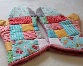Colorful Quilted Oven Mitts: Insulated Cotton Pair