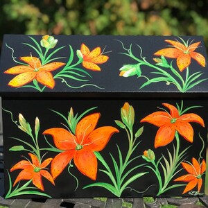 Painted Tiger Lily Mailbox, Orange Flowers Hand Painted Mailbox, Custom Mailbox, Creative and Unique Mailboxes, Decorative Art image 9