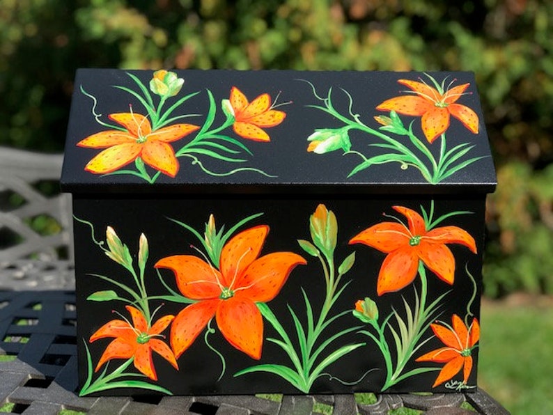 Painted Tiger Lily Mailbox, Orange Flowers Hand Painted Mailbox, Custom Mailbox, Creative and Unique Mailboxes, Decorative Art image 9