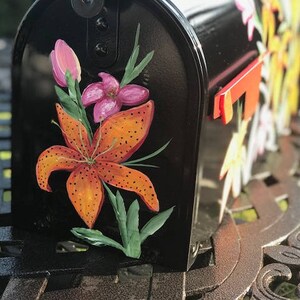 Painted Tiger Lily Mailbox, Orange Flowers Hand Painted Mailbox, Custom Mailbox, Creative and Unique Mailboxes, Decorative Art image 6