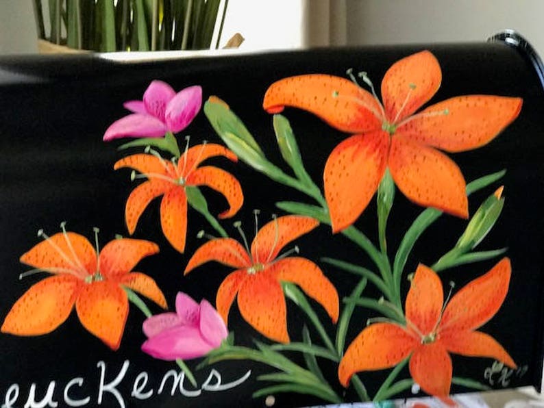 Painted Tiger Lily Mailbox, Orange Flowers Hand Painted Mailbox, Custom Mailbox, Creative and Unique Mailboxes, Decorative Art image 4