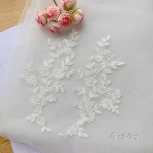 Mirror Pair Alencon lace Applique, Light Ivory Bridal Lace Motif