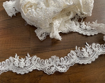 Fancy 2 3/4'' largo ricamo floreale con paillettes avorio chiaro orlo da sposa in pizzo, rifiniture in pizzo velo da sposa, vendita tagliata a misura