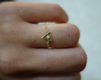 Triangle chain ring 18k gold - pen triangle with white pearl gift friend mom woman sister
