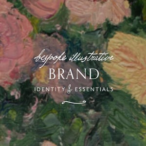 Könnte beinhalten: Ein Ölgemälde mit dicken, strukturierten Pinselstrichen aus rosa, gelben und cremefarbenen Blumen vor einem dunkelgrünen Laubhintergrund. Der zentrierte Text lautet: bespoke illustrative BRAND IDENTITY & ESSENTIALS mit einer kleinen Verzierung.