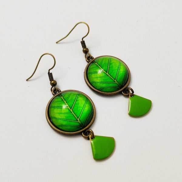 BOUCLES D'OREILLES PENDANTES feuille verte, boucles rondes, rond, minimaliste, sequin, bijou zen, bijou vert, cabochon verre, idée cadeau