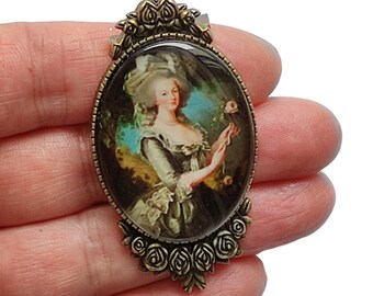 Broche épingle Marie-Antoinette reine de France rose à la main rétro vintage