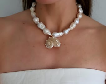 Conch Shell Pearl Choker, Freshwater Pearl Choker, Baroque Pearl Neckace, Seashell Necklace, Large Pearl Necklace, Chunky Pearl Necklace