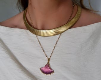 1980s Vintage Seashell Frosted Glass Pendant With Gold Chain Necklace, Vintage Shell Necklace, Vintage Seashell Necklace