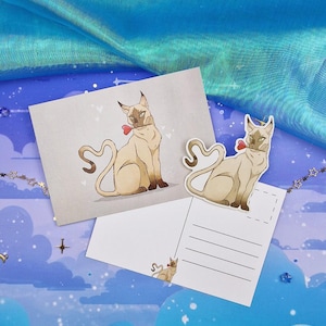 Récompense Patreon de février 2025 | Impression d'art et autocollants Heart Lolly Cat A6 – Édition limitée | Siamois mignon | postale mate | Cadeau d'art fantastique