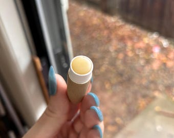 Bálsamo labial de sebo y manteca de cacao