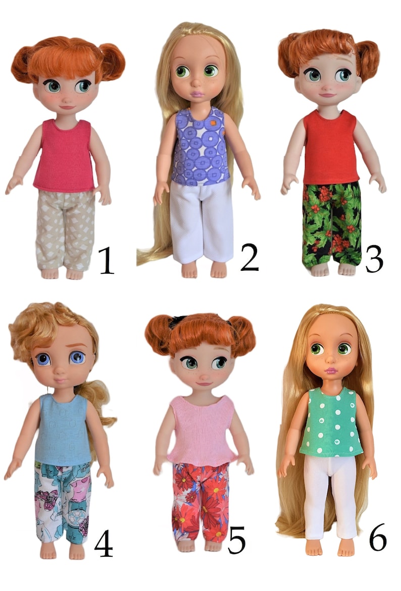Puede incluir: Seis conjuntos diferentes para una mu&ntilde;eca peque&ntilde;a. Los conjuntos incluyen una variedad de colores y patrones, incluyendo rojo, rosa, azul, verde, blanco e estampados florales. Los conjuntos est&aacute;n numerados del 1 al 6.