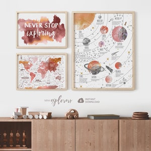 Roze kinderkamer kunst, Set van 3 prenten, Girl room afdrukbaar, Aquarel poster, Wereld kaart, Zonnestelsel, Nooit stoppen met het verkennen, Baby citaat decor