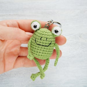 Mini keychain gift frog amigurumi