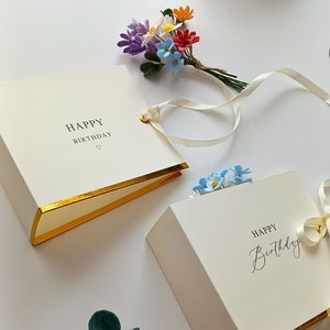 Carte d'anniversaire avec mini bouquet de fleurs en feutre et mini vase en verre - Cadeau minimaliste de luxe pour un ami