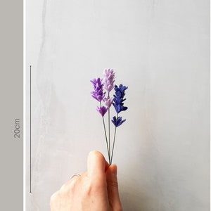May include: A bouquet of five small felt flowers in shades of purple and blue, measuring approximately 20 cm in length.  Mini Flower Selection.