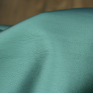 Imitation leather // Metallic // Petrol green image 4