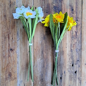 Strauß von künstlichen Frühlings-Narzissen