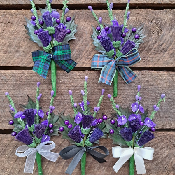 Boutonnière/boutonnière/corsage en chardon pourpre et bruyère