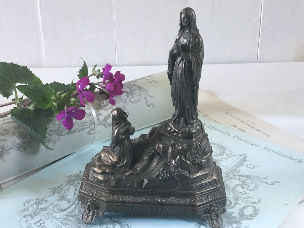 Souvenir de Lourdes Statuette La Vierge Marie et Ste Bernadette à Genoux 1960
