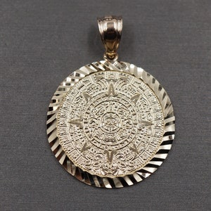 Pingente com pingente de calendário maia asteca em formato de círculo de 1,4" em ouro amarelo maciço 10K com corte de diamante.