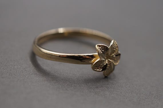 10K Solid Yellow Gold 8MM Dainty Hibiscus Flower Ring.