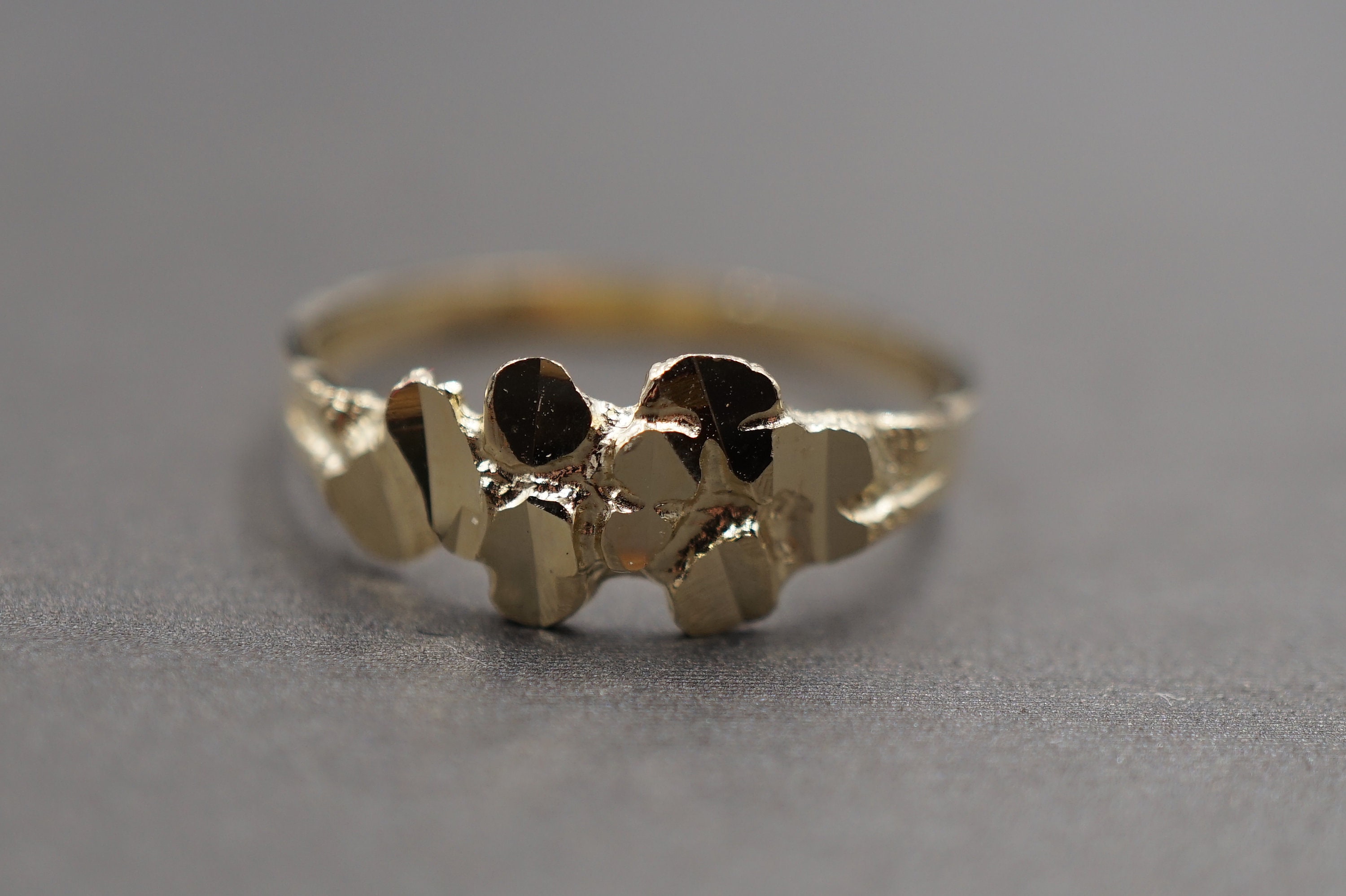 10K Solid Yellow Gold 6.8MM Diamond Cut Shine Golden Nugget Band Ring.
