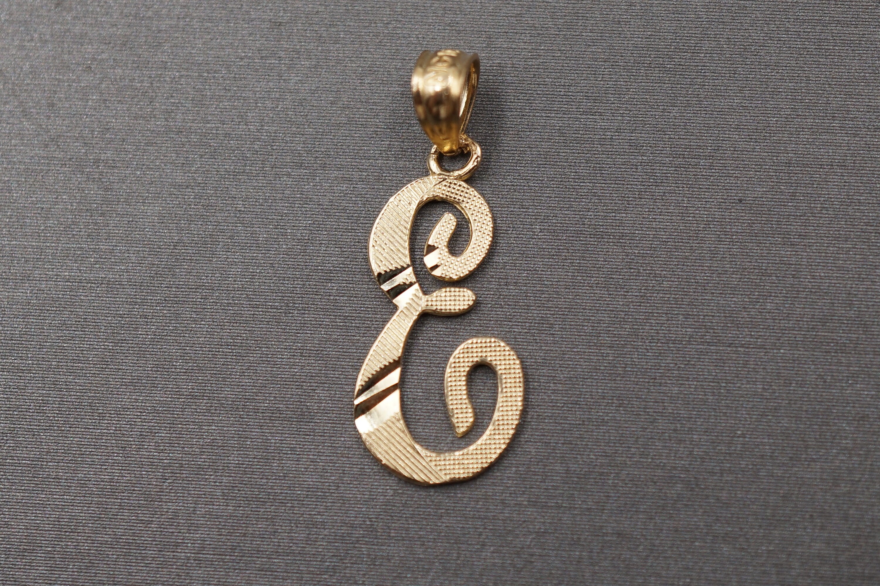 10K Gelb Echt Gold Herz Charm Anhänger CZ Zirkoni .80Gramm