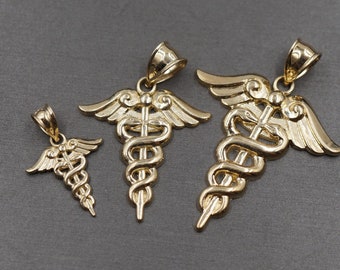 Dije de oro amarillo macizo de 10 quilates con el símbolo del caduceo de la enfermera. 3 tamaños.