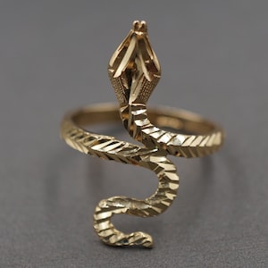 10K Solid Yellow Gold Diamond Cut 1" Snake Band Ring.
